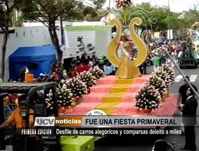 Desfile de carros alegóricos y comparsas deleitó a miles