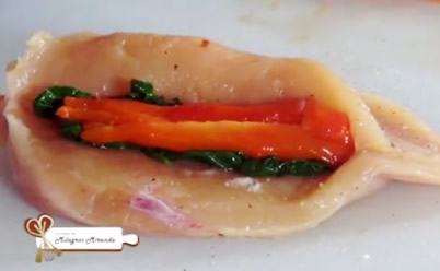 Pechugas de pollo rellenas en su salsa