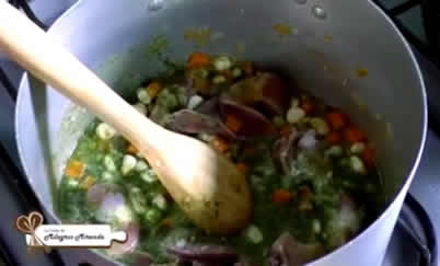 Preparación de «Seco de mollejas» y taller de cocina en Piura