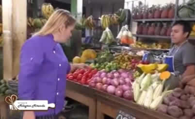 Pastel de pollo, variedad en mollejitas y enrollado de fresas