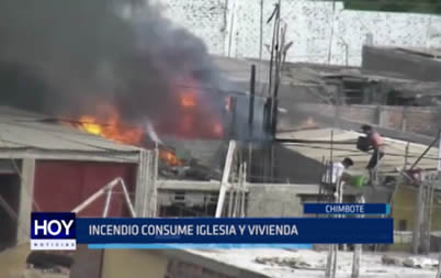 Chimbote: Incendio consume iglesia y vivienda