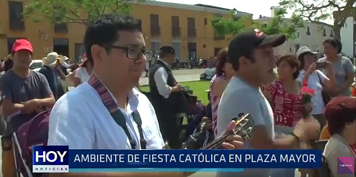 Trujillo: Ambiente de fiesta cátolica en Plaza Mayor