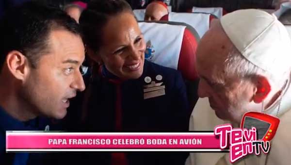 Internacional: Así fue la boda que el Papa Francisco celebró en el avión