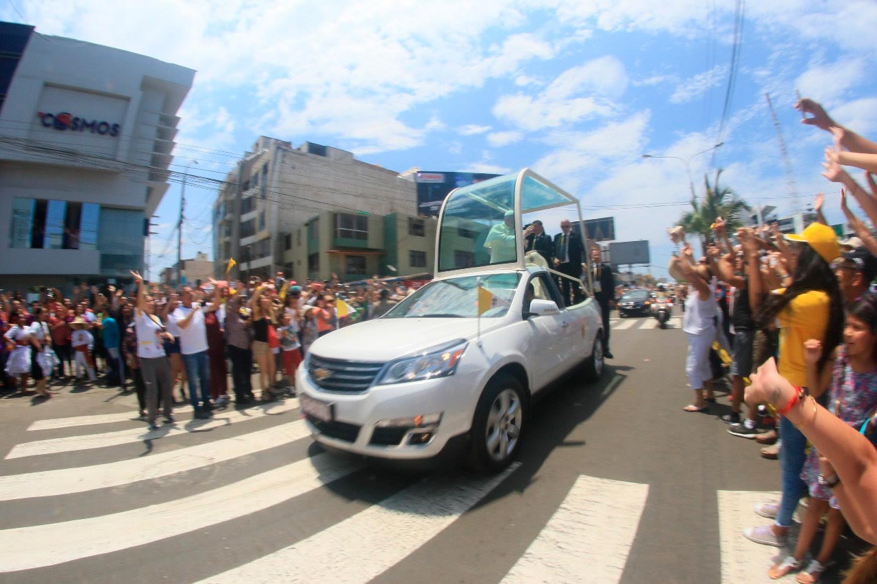 Papa Francisco recorre el distrito de Buenos Aires