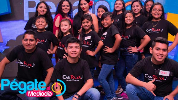 Gracias por la visita a la directora Toya y su nueva academia de canto