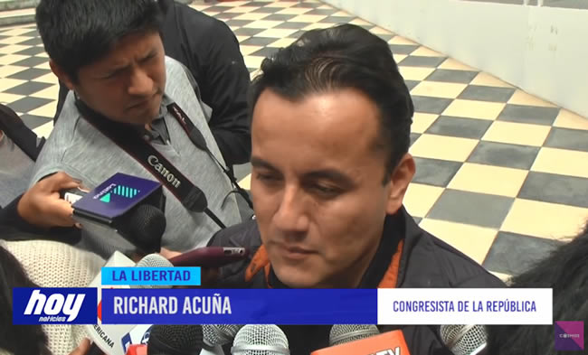 Acuña cuestiona pedido de fiscal Domingo Pérez sobre PPK