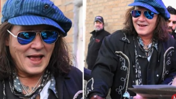 Johnny Depp reapareció con un aspecto irreconocible, ¡sin barba ni bigote! Johnny Depp reapareció con un aspecto irreconocible, ¡sin barba ni bigote!