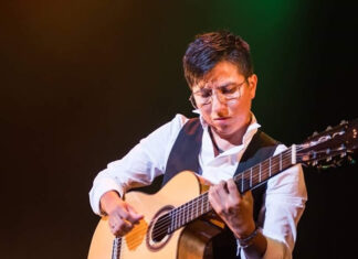 Celebramos el Día de la Guitarra Andina con Riber Oré