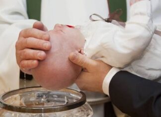 Iglesia Católica le dijo adiós a los padrinos y madrinas durante bautizos: ¿Por qué?