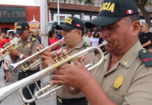 Banda de músicos de la PNP deleita a ciudadanos con retreta musical