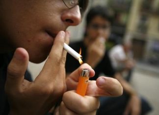 OMS propone prohibir venta de tabaco a jóvenes