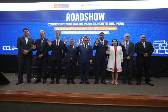 CÉSAR ACUÑA SALUDÓ GRAN INTERÉS DE EMPRESARIOS PERUANOS Y EXTRANJEROS POR CONSTRUIR NUEVO HOSPITAL REGIONAL DOCENTE