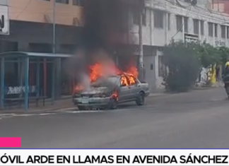 Automóvil arde en llamas en avenida Sánchez Cerro