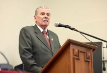 Rospigliosi saluda a los peruanos por Navidad y ratifica compromiso con el país