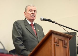 Rospigliosi saluda a los peruanos por Navidad y ratifica compromiso con el país